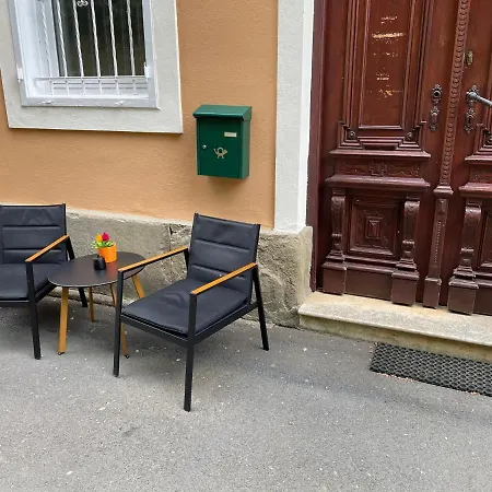 维恩哈听格克拉别墅公园温泉民宿