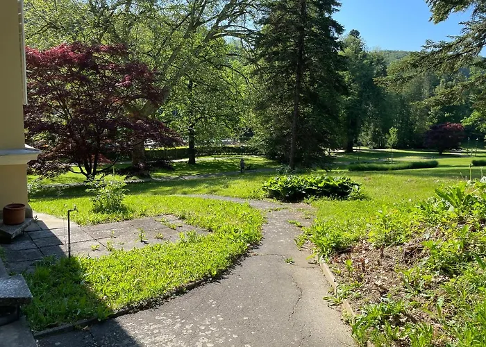 维恩哈听格克拉别墅公园温泉民宿