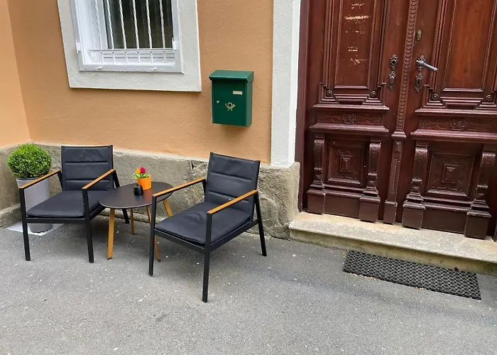 维恩哈听格克拉别墅公园温泉民宿